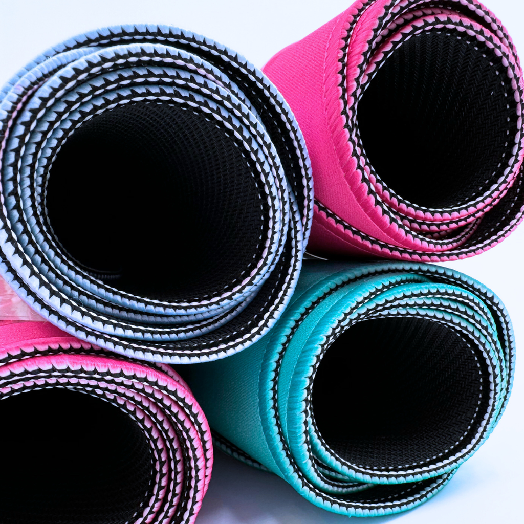 MINI MAHJONG MAT  |  Color Wave  |  21" x 21": Pink Center- Blue Scallop