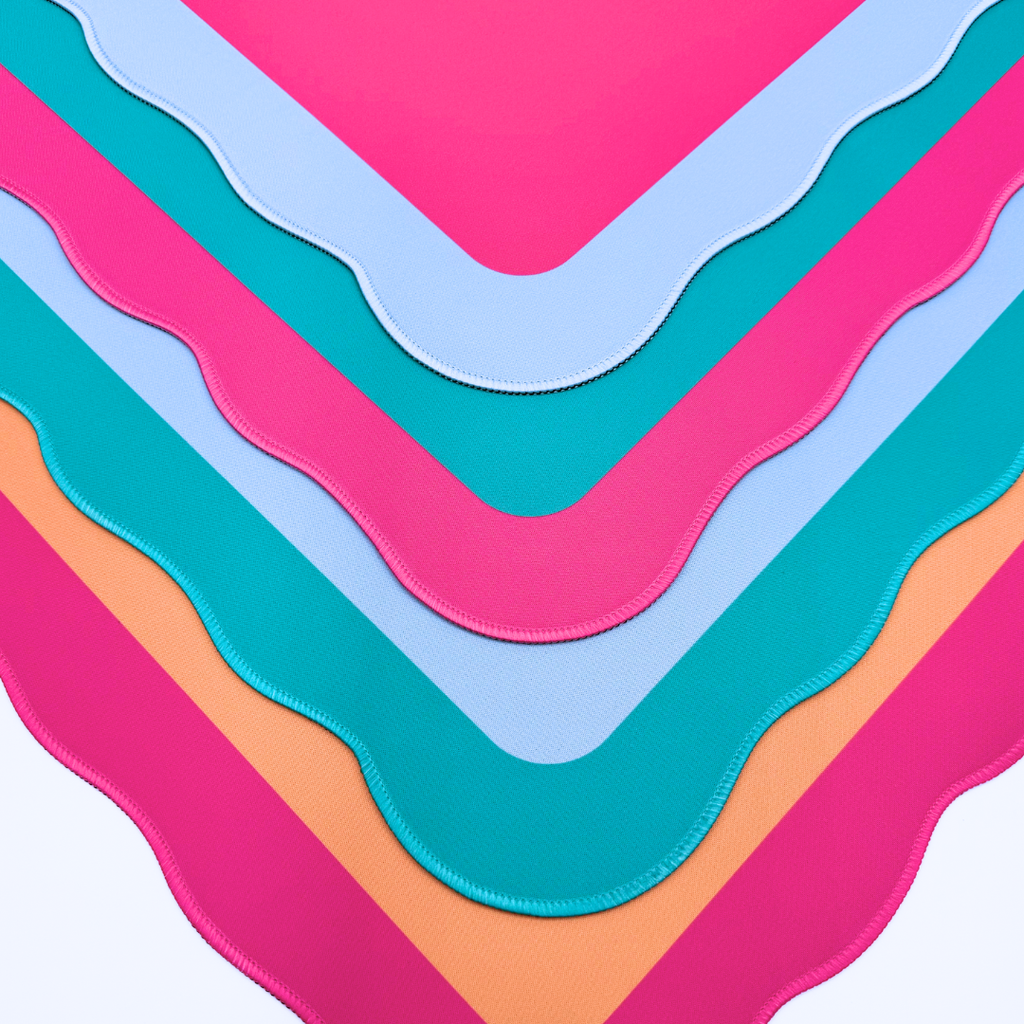 MINI MAHJONG MAT  |  Color Wave  |  21" x 21": Pink Center- Blue Scallop