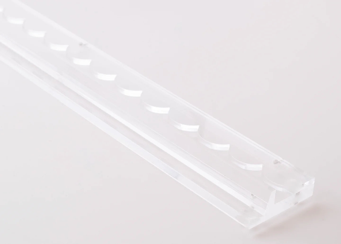 Miss Mahjong Rack - clear acrylic scalloped
