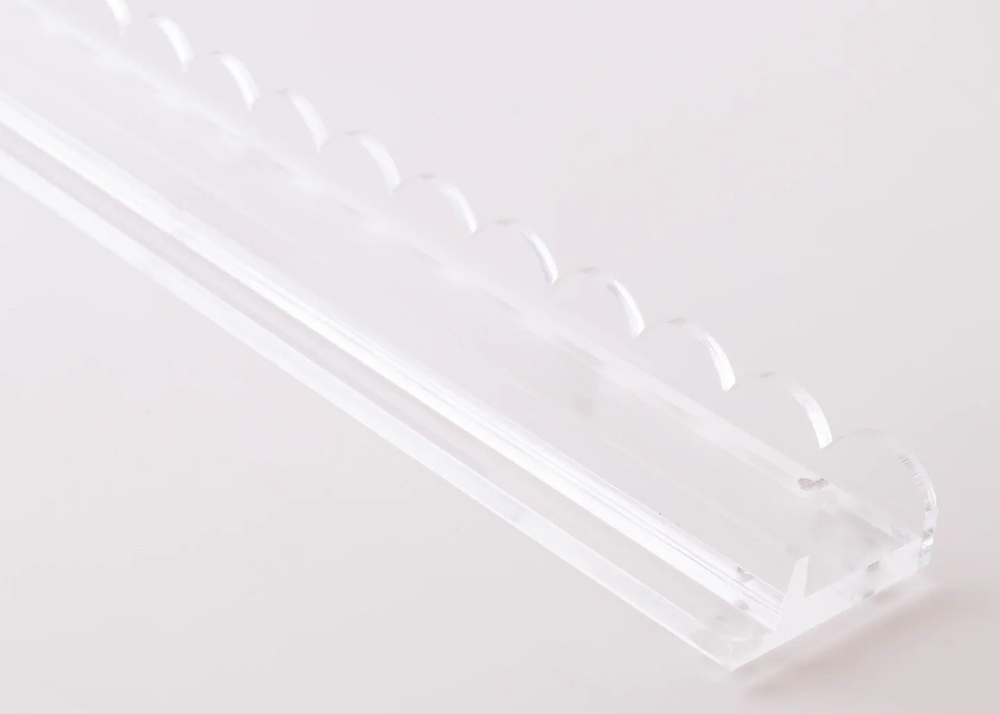 Miss Mahjong Rack - clear acrylic scalloped